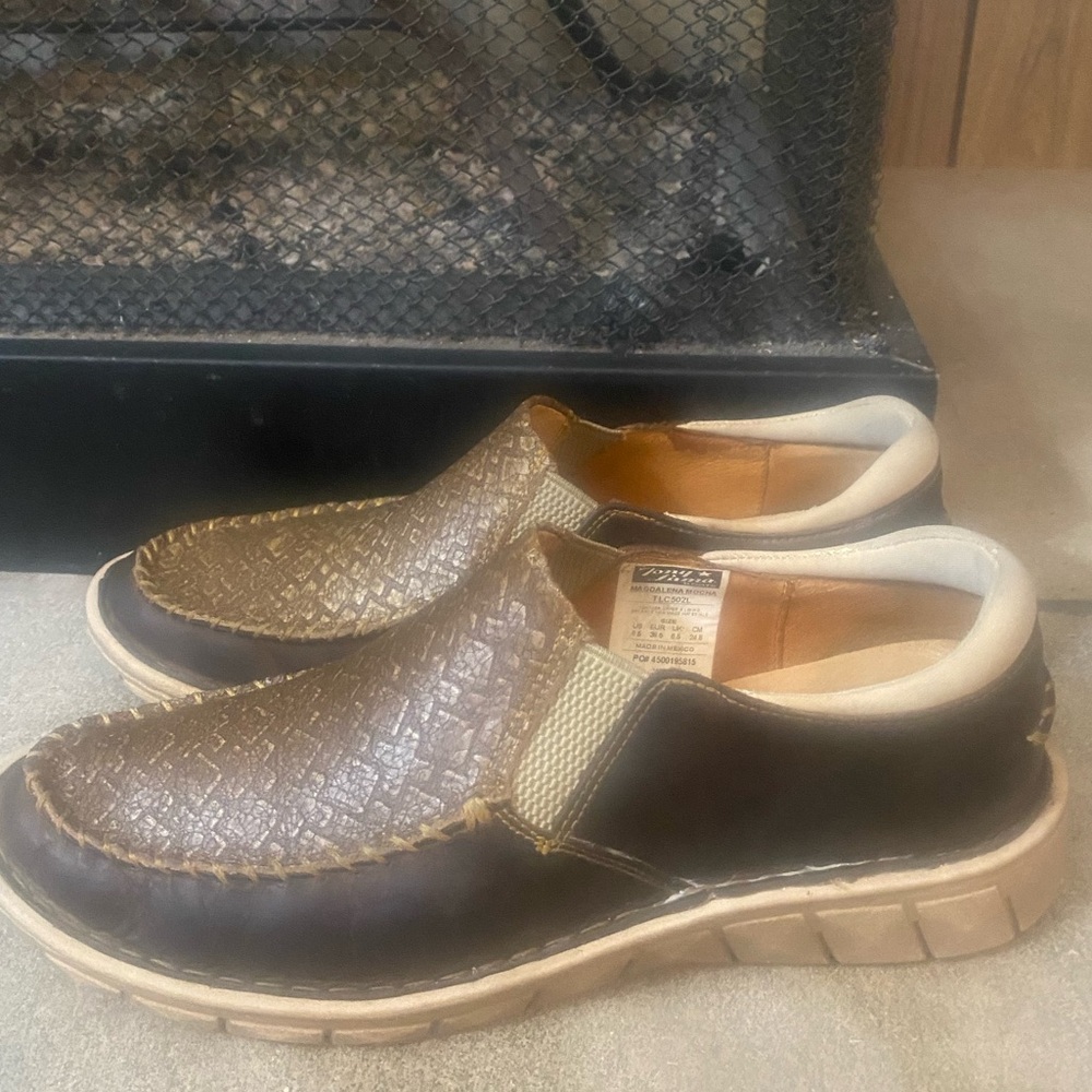 Tony Lama Magdalena Mocha Leather  Brown and Tan Slip-On Loafers 8.5 TLC 502L
